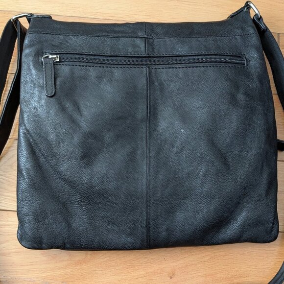 Danier Lether Crossbody Bag Genuine Leather crossbody bag - Picture 2 of 16